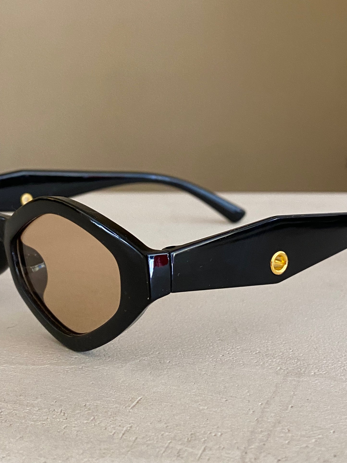 DIAMOND CAT EYE SHADES