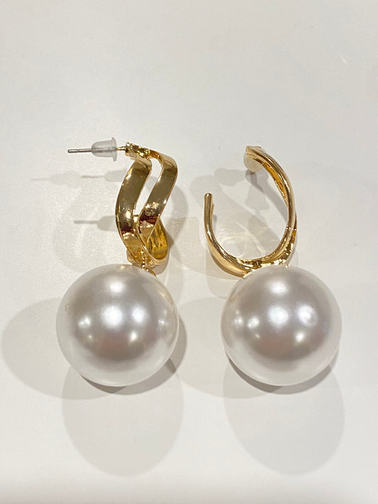 SWIRLED PEARL EARINGS
