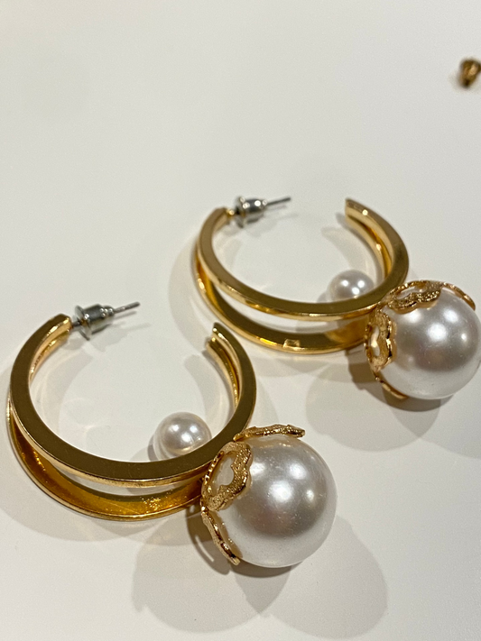 GOLDEN PEARL HOOPS