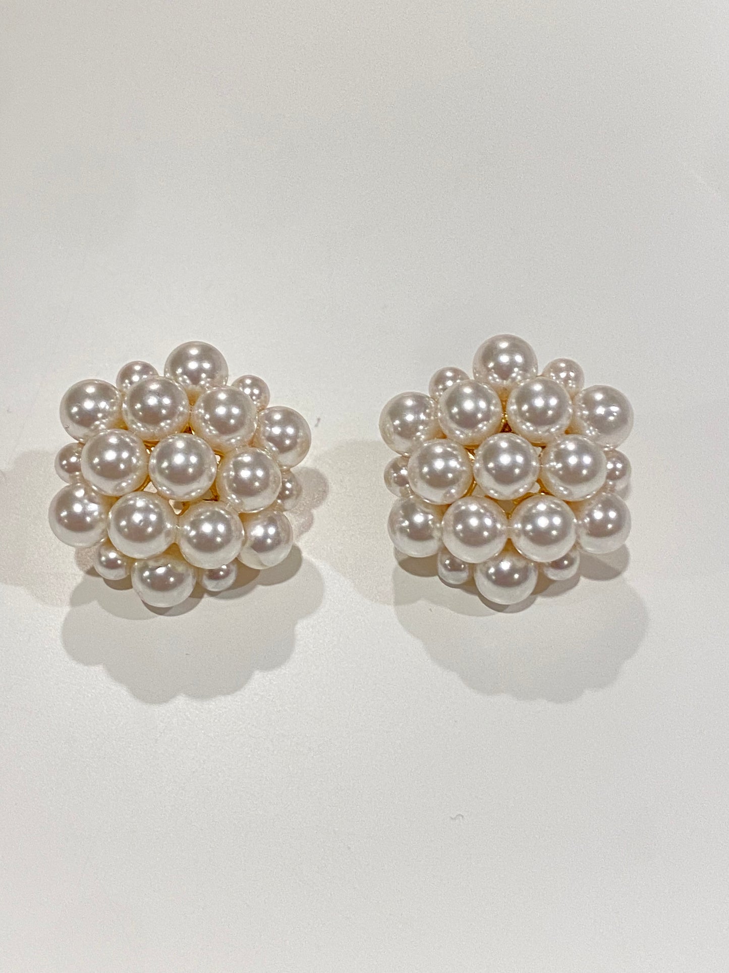 FLOWER PEARL STUDS