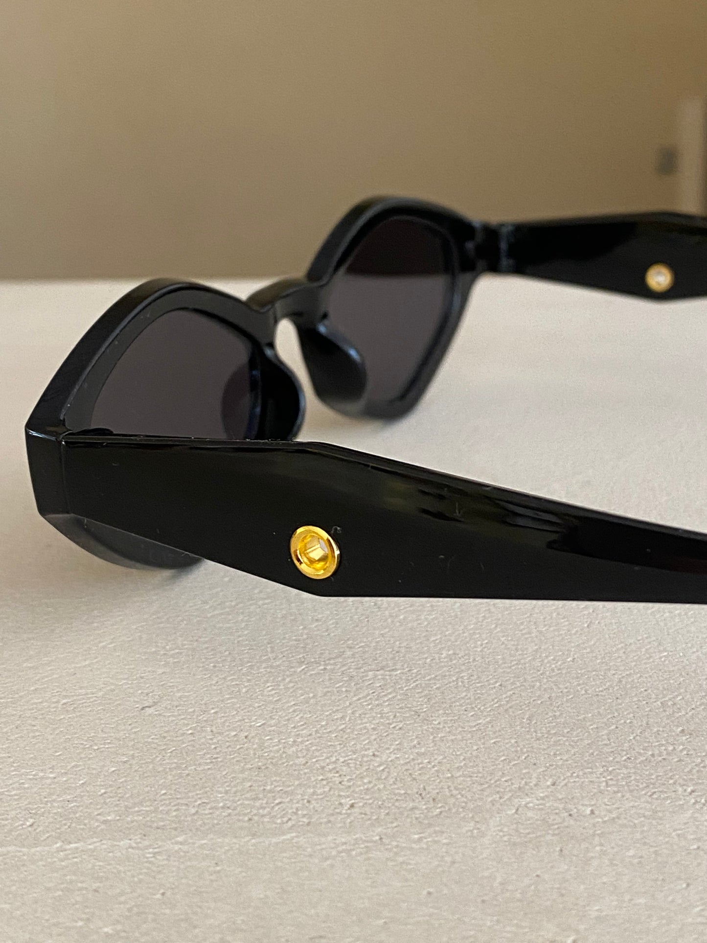 DIAMOND CAT EYE SHADES