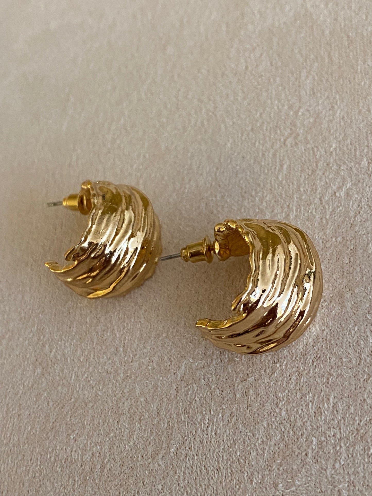 GOLDEN HOOPS