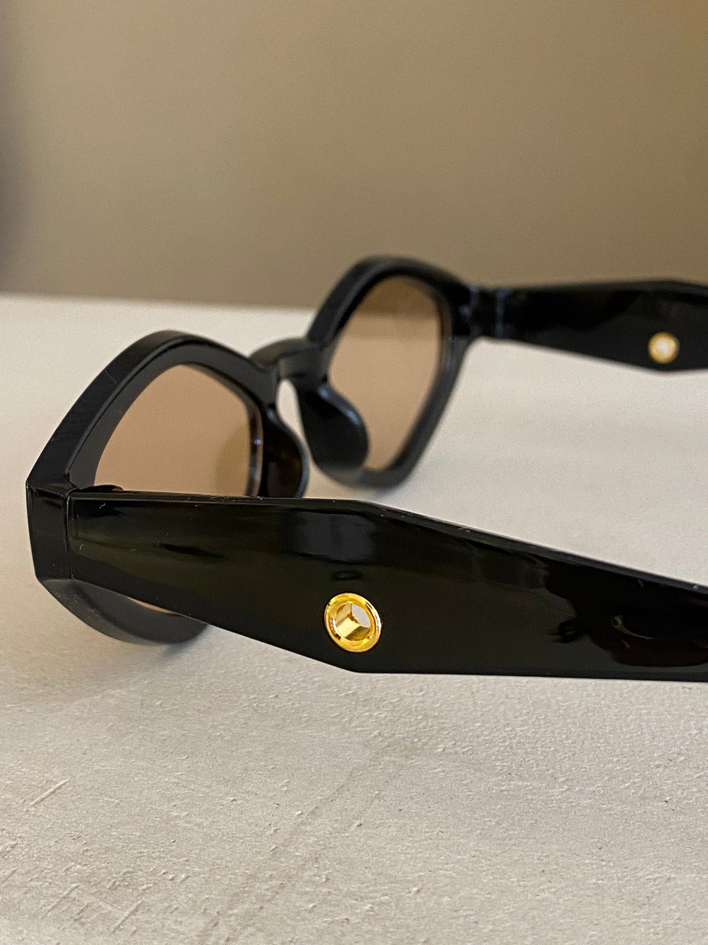 DIAMOND CAT EYE SHADES