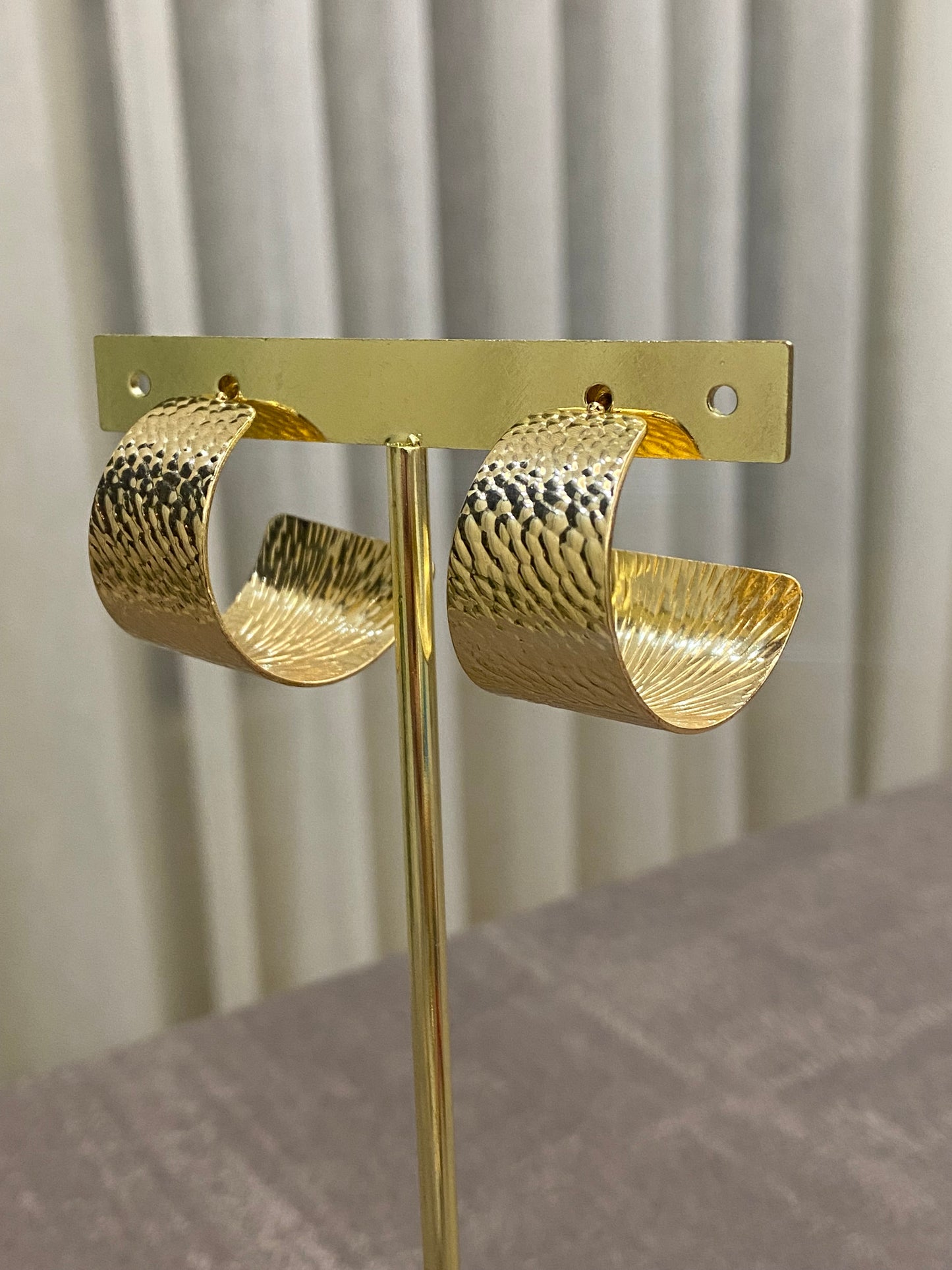 GOLDEN MUSE HOOPS