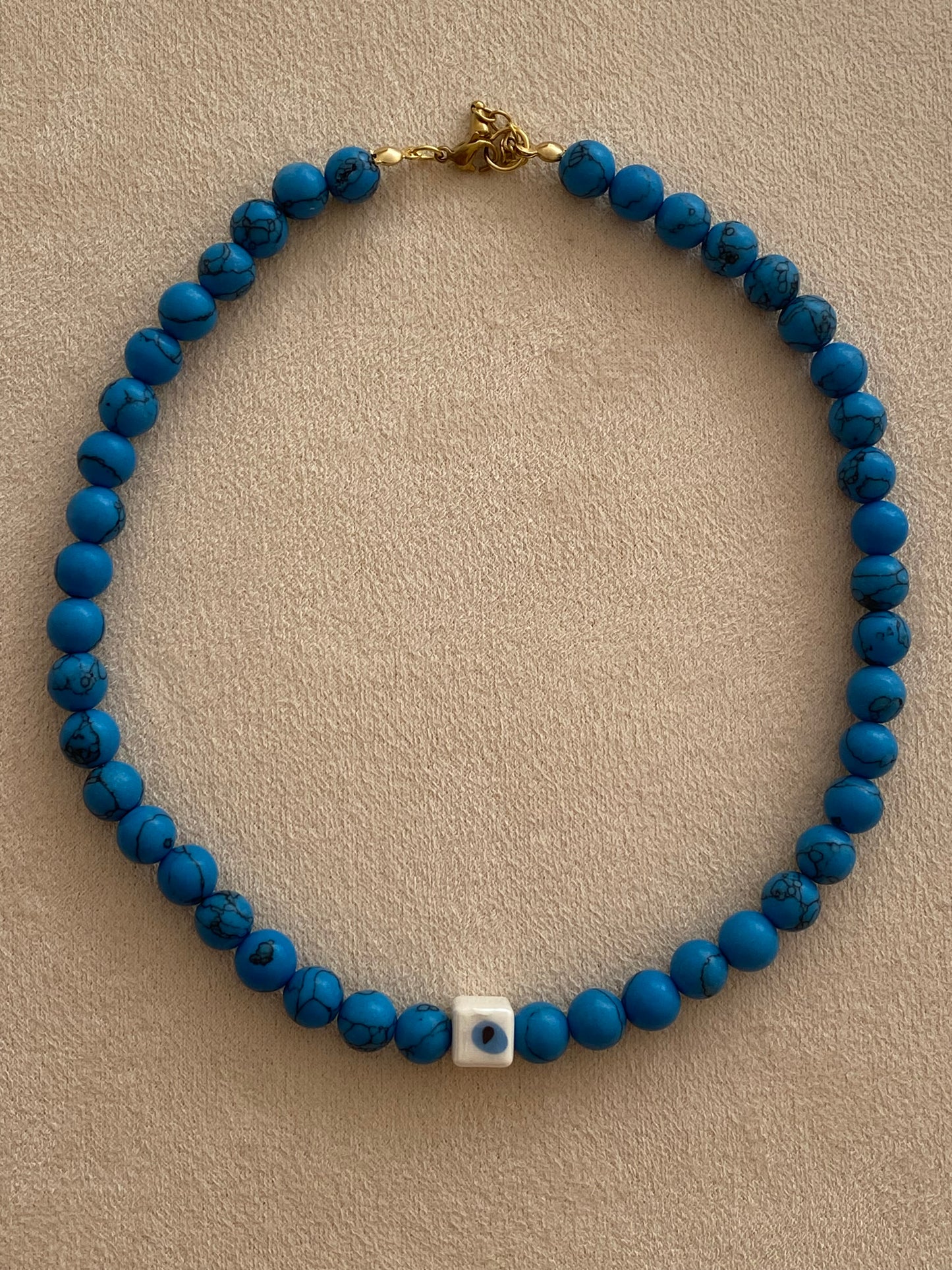 BLUE EYE CHOCKER