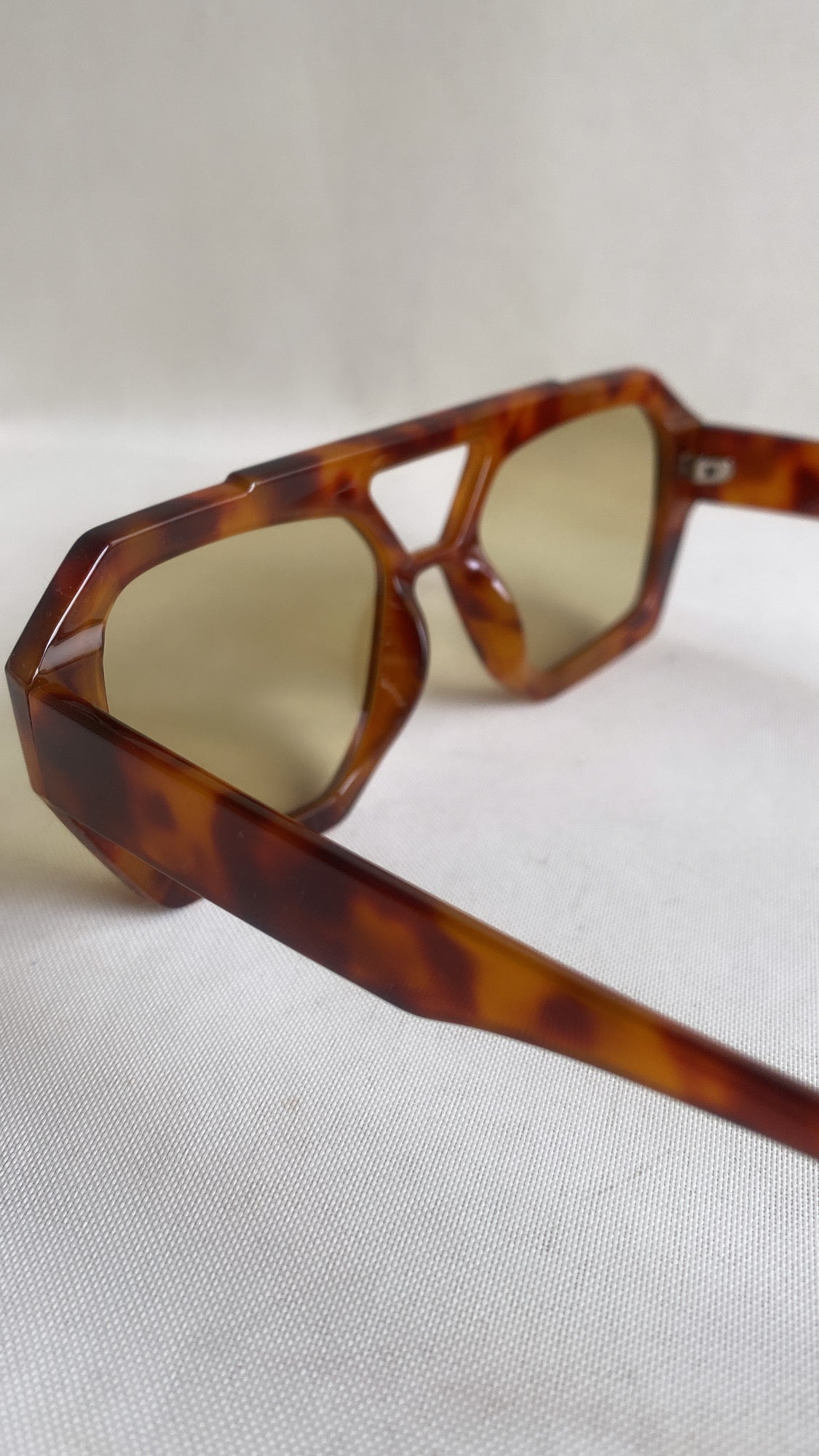 TORTOISE CHUNKY SHADES
