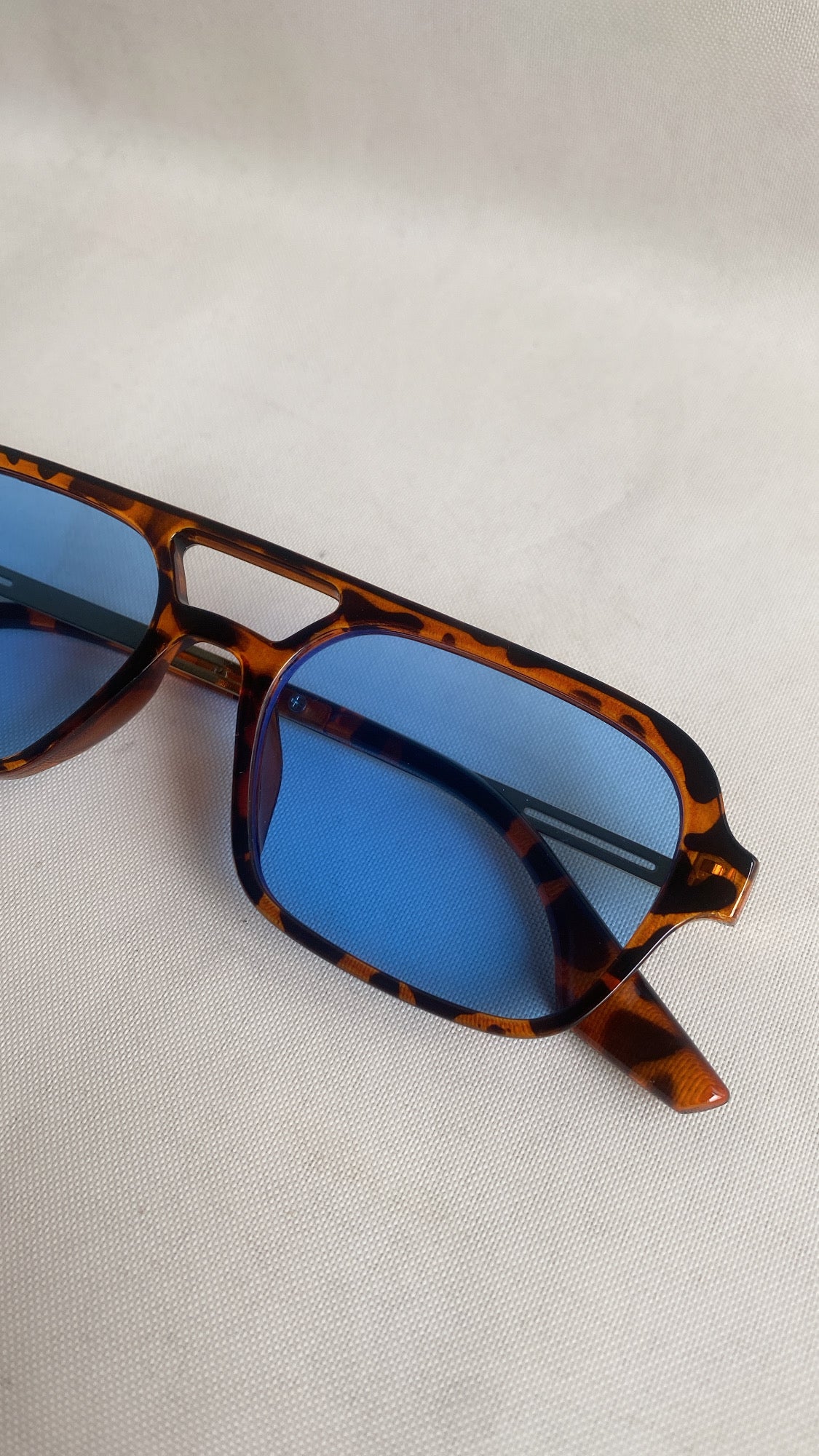 BLUE LEOPARD SHADES